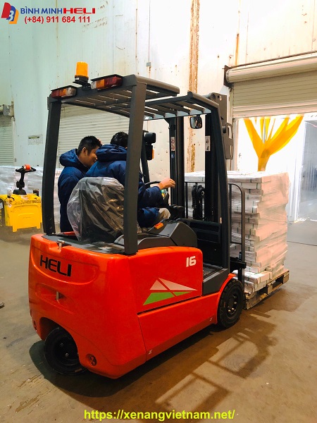 xe nâng điện 3 bánh kho lạnh