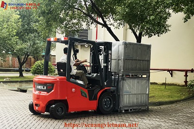 xe nâng điện lithium 3 tấn