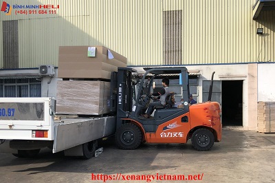 xe nâng dầu 3 tấn