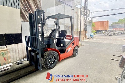 xe nâng dầu 3 tấn heli tại đồng phú