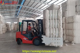 xe nâng kẹp khối vuông