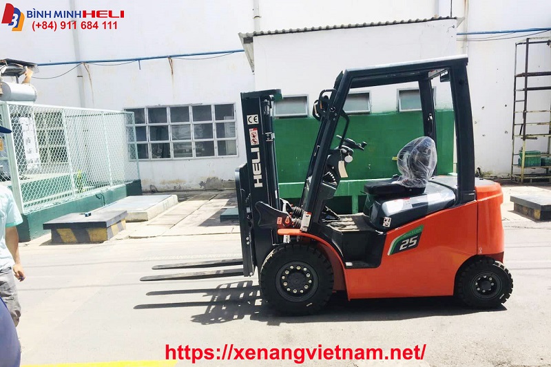Bàn Giao Xe Nâng điện 2.5 Tấn Cho Công ty LeLong 