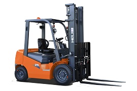 xe nâng dầu 2.5 tấn
