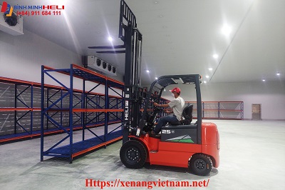 Xe Nâng điện 2.5 Tấn Kho Lạnh -22 độ