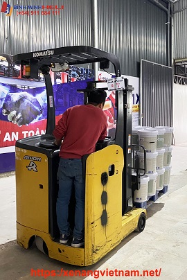 xe nang điện đứng lái komatsu 1.5 tấn