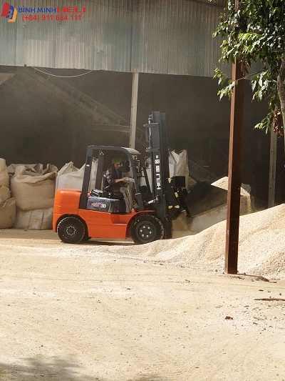 Xe nâng xúc đá bột, đá nghiền
