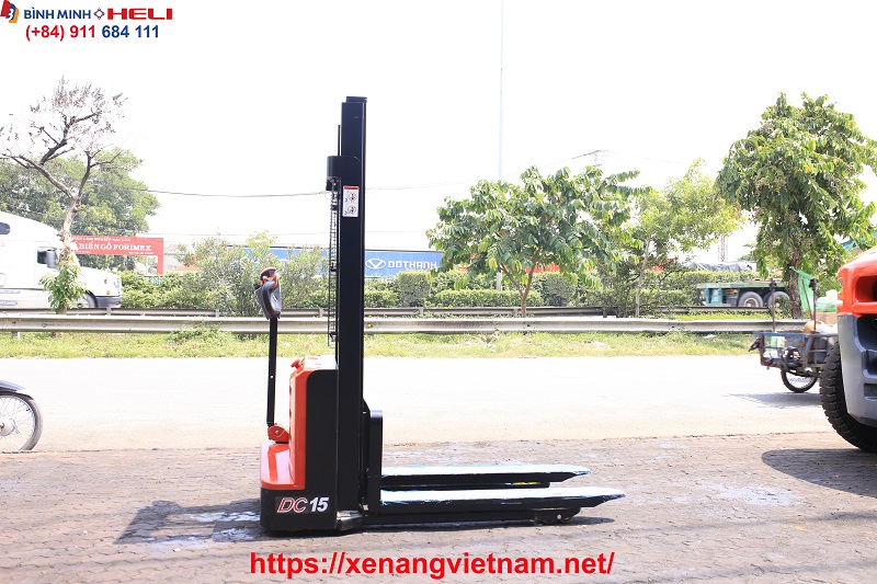 Xe Nâng Điện Dắt Lái 1 Tấn