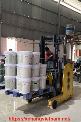 xe nâng điện đứng lái komatsu 1 tấn