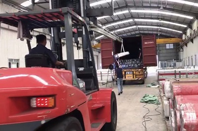 Xe Nâng 10 Tấn Tại Nhà Máy Tôn