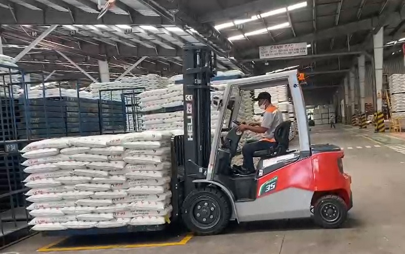 xe nâng điện lithium 3.5 tấn tại CP Tiền Giang