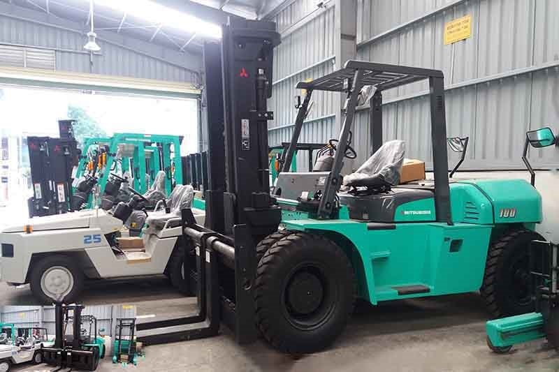 Cho thuê xe nâng Mitsubishi FD100NM