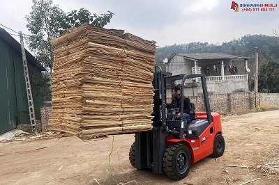 Xe NÂng Gỗ Bóc Tại Gia Lai