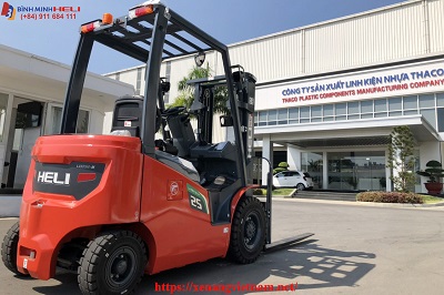 Xe Nâng Điện Lithium Tại Công Ty Nhựa Thaco Xe Nâng Điện Lithium Tại Công Ty Nhựa Thaco