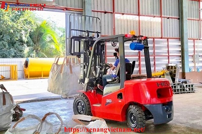 Xe Nâng Dầu Tại Công Ty Nhựa Tái Chế Xe Nâng Dầu Tại Công Ty Nhựa Tái Chế