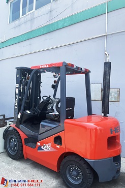Lắp Ống Xả Cao Trên Xe Nâng