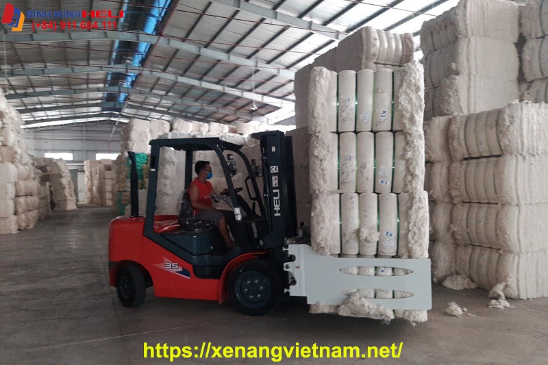 Xe Nâng Kẹp Sợi Bông