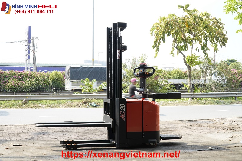 Xe Nâng Tay Cao Chạy Điện