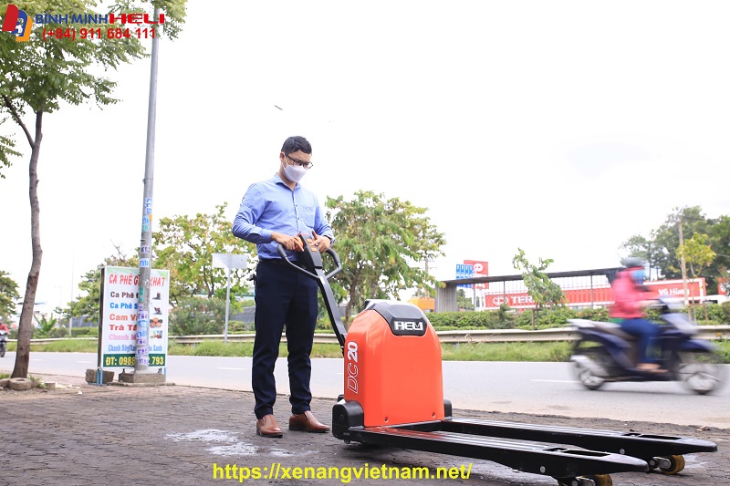 Xe Nâng Tay Chạy Điện 1-2 Tấn