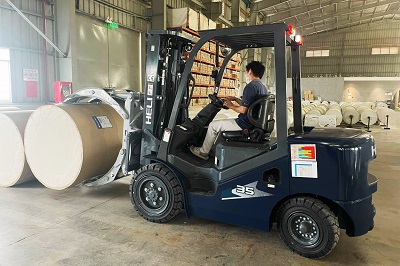 Xe Nâng Kẹp Cuộn Giấy Tròn