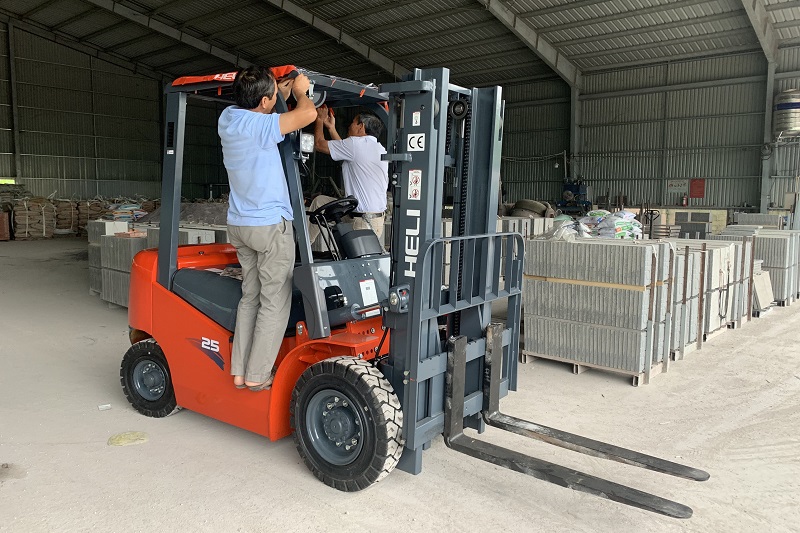 Giá Xe Nâng Dầu Tại Hải Dương Giá Xe Nâng Dầu Tại Hải Dương