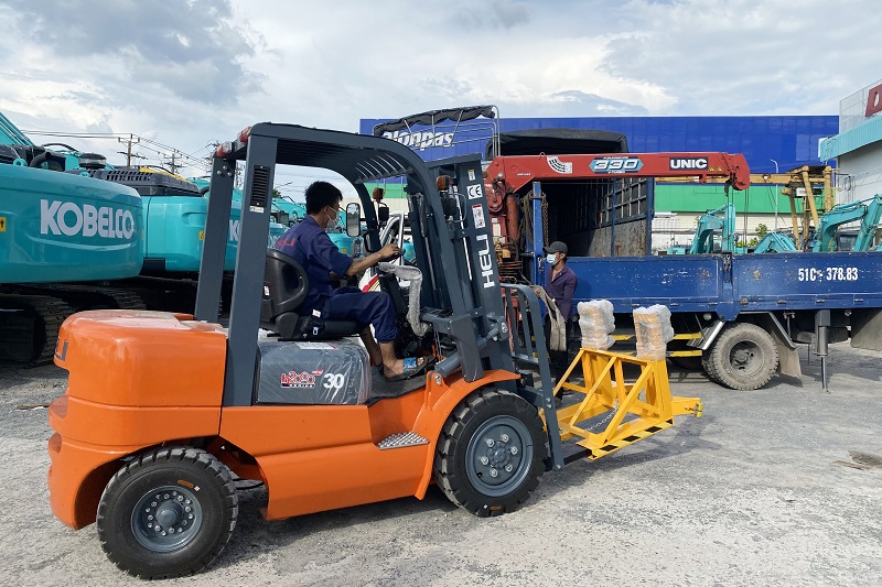Xe Nâng Dầu HELI 2.5 Tấn