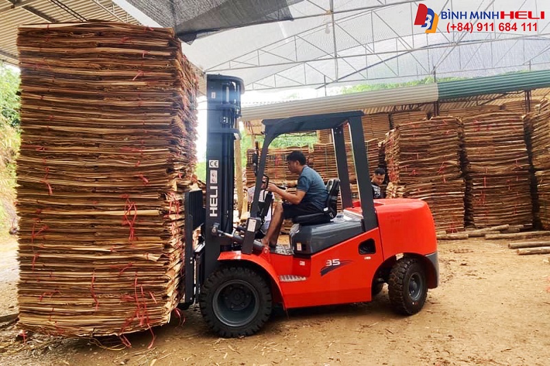 Xe Nâng Gỗ Bóc Tại Vĩnh Phúc