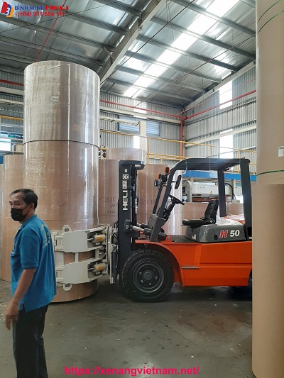 Xe Nâng Kẹp Cuộn Giấy 5 Tấn
