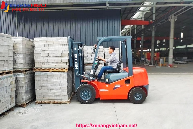 Xe Nâng 2.5 Tấn HELI Nâng Gạch không Nung