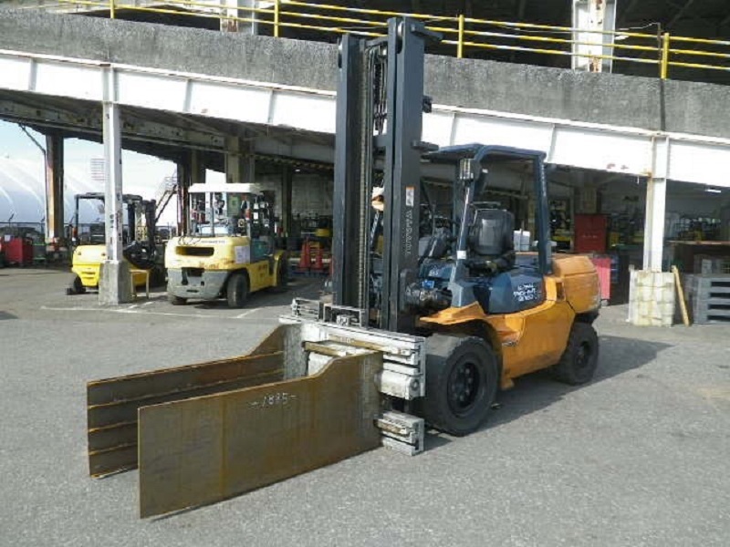 Xe Nâng Toyota Lắp Kẹp Vuông