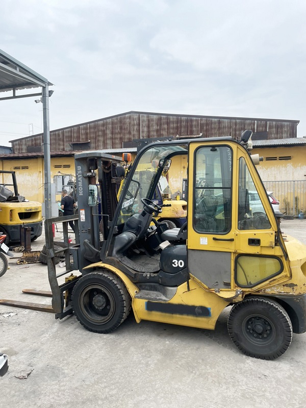 Xe Nâng Komatsu 3 tấn 2012