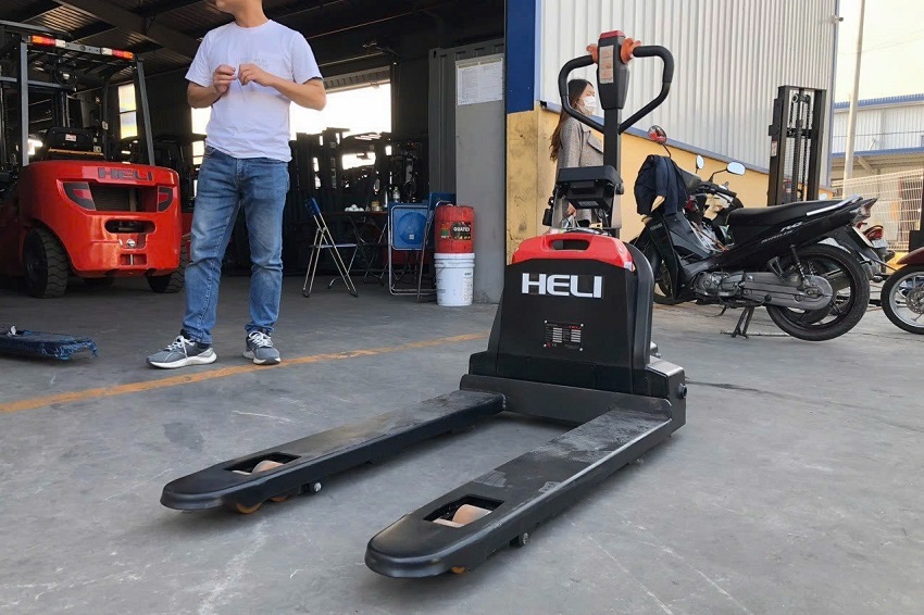 Xe Nâng Tay Lắp Cân Điện Tử