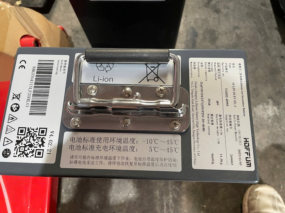 Thay-the-ac-quy-xe-nang-CBD20-ALIH-T1HD2-40901