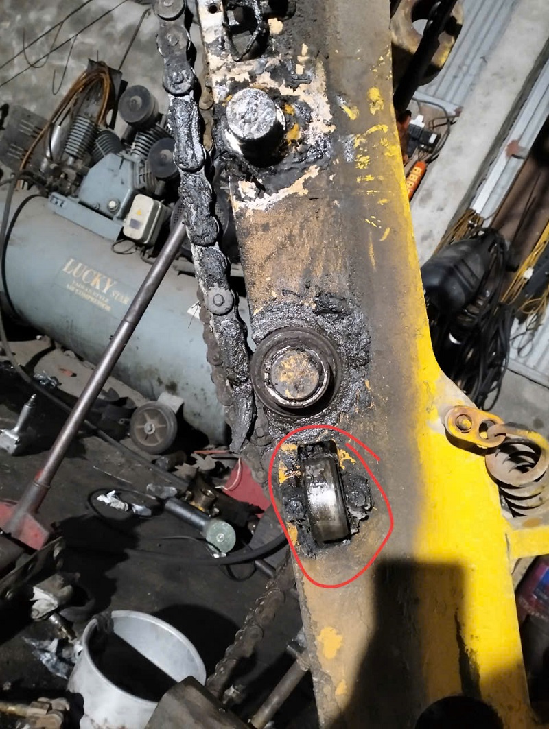 Bi-Cang-Xe-Nang-Komatsu-FD25-SN-330001-UP