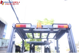 Hệ thống tín hiệu cảnh báo trên xe nâng điện 2.5 tấn