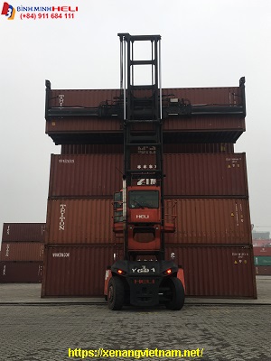 kẹp container tại cảng đồng nai biên hòa